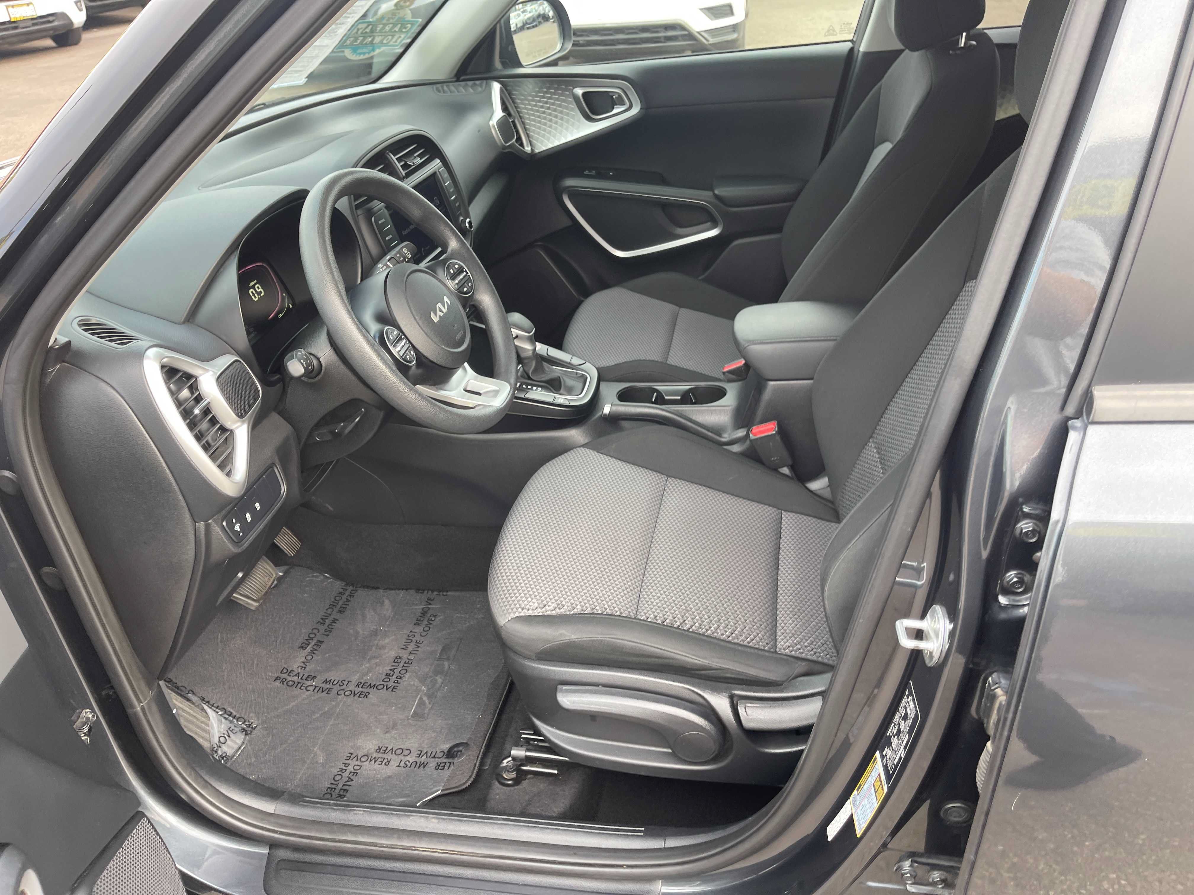 Used 2023 Kia Soul LX w/ LX Technology Package FWD image 16