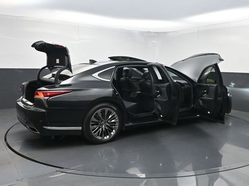 Used 2020 Lexus LS 500 w/ Accessory Package (Z2) RWD image 38