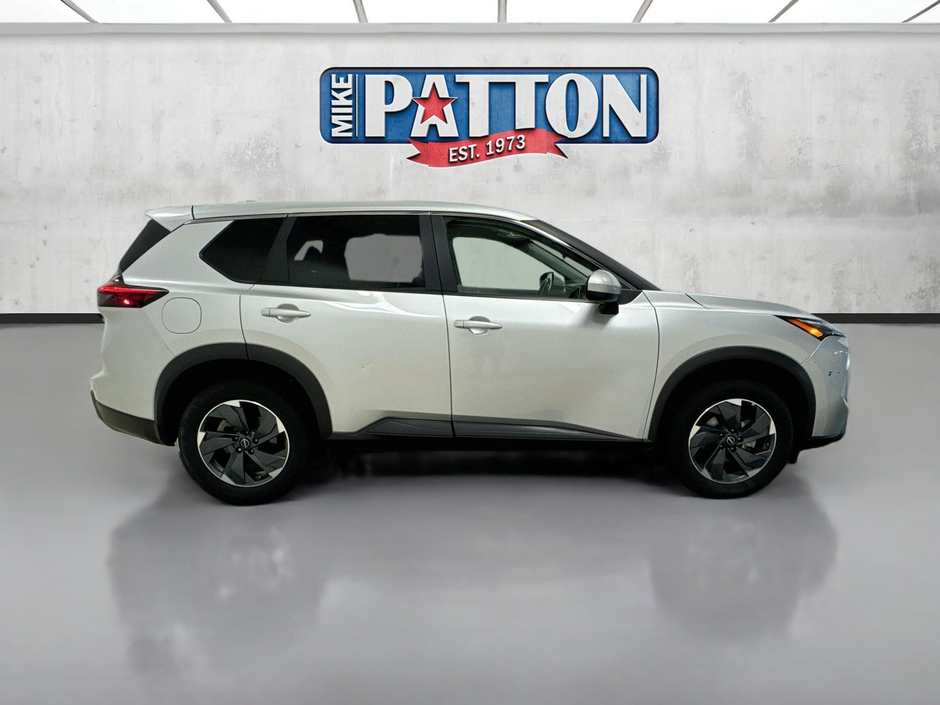 Used 2025 Nissan Rogue SV FWD image 8