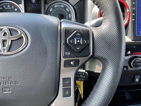 Used 2022 Toyota Tacoma SR5 AWD/4WD image 18