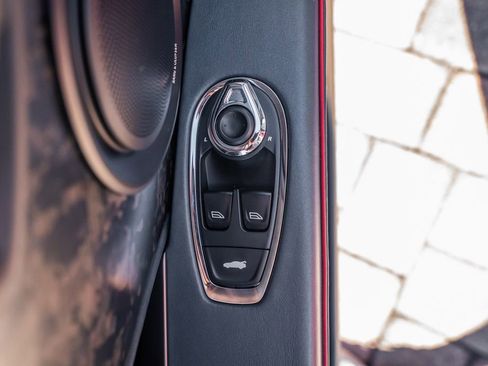 Used 2019 Aston Martin DBS Superleggera RWD image 18