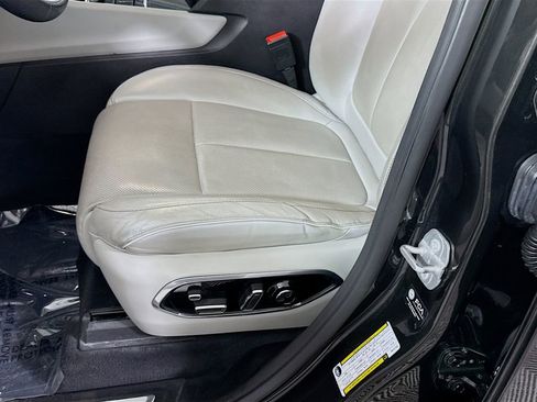 Used 2023 Jeep Grand Cherokee L Overland w/ Luxury Tech Group IV AWD/4WD image 25