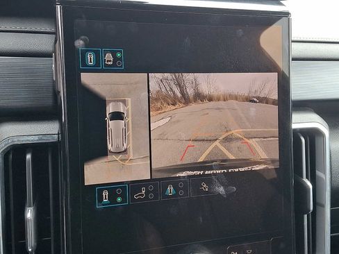 Used 2024 GMC Acadia Elevation image 19