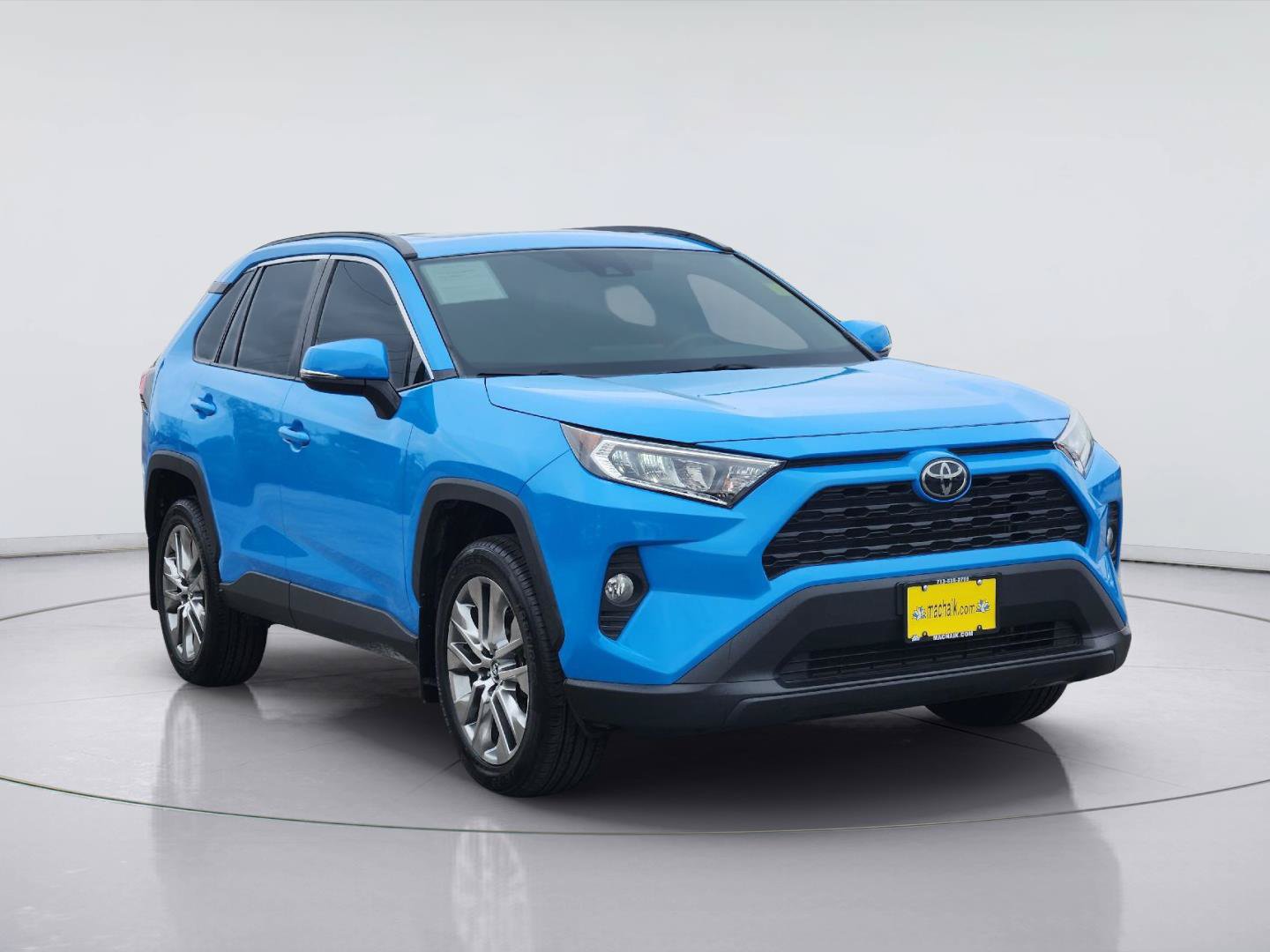 Used 2020 Toyota RAV4 XLE Premium FWD image 3