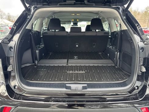 Used 2020 Toyota Highlander LE image 21