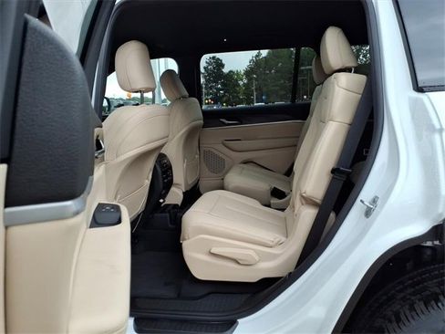 New 2025 Jeep Grand Cherokee L Limited image 17
