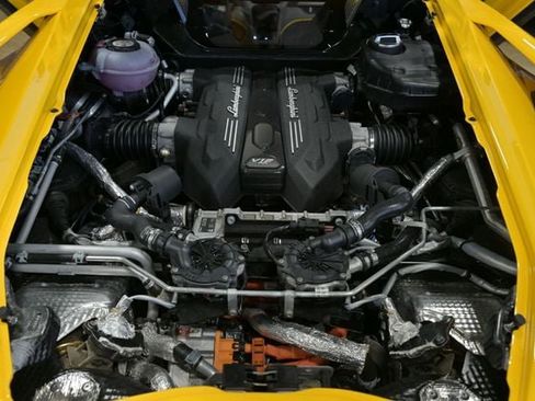 Used 2024 Lamborghini Revuelto image 27