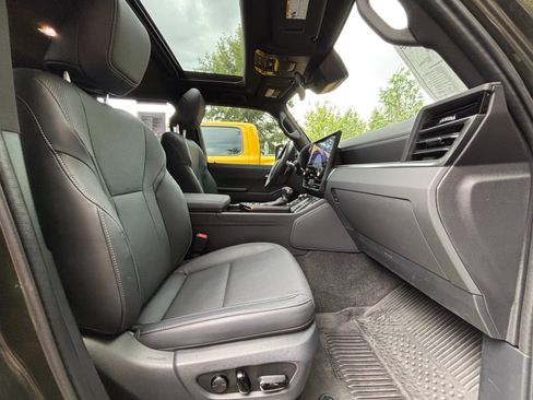 Used 2024 Lexus GX 550 w/ Accessory Package (Z1) AWD/4WD image 36