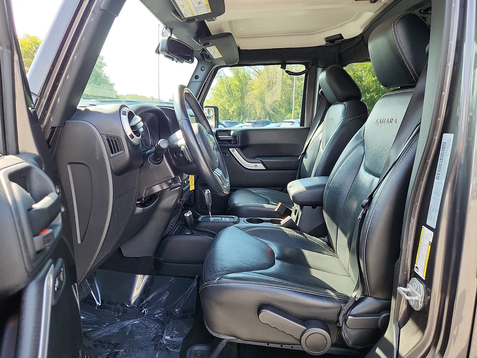 Used 2017 Jeep Wrangler Unlimited Sahara w/ Connectivity Group AWD/4WD image 13