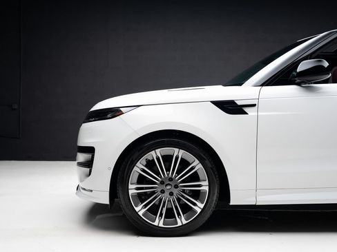 Used 2024 Land Rover Range Rover Sport Dynamic SE AWD/4WD image 18