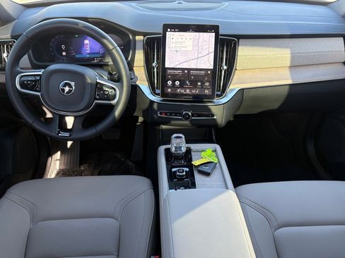 New 2025 Volvo XC90 T8 Plus w/ Protection Package Premier image 11