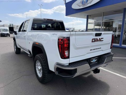 Used 2022 GMC Sierra 2500 SLE w/ Preferred Package AWD/4WD image 3