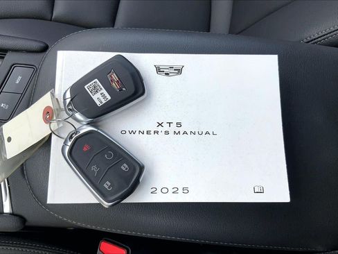 Certified 2025 Cadillac XT5 Luxury FWD image 12