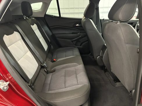 Used 2024 Chevrolet Trax LS w/ LS Convenience Package FWD image 33