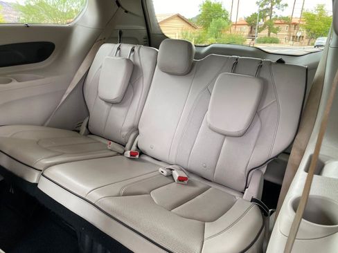 Used 2018 Chrysler Pacifica Limited FWD image 47