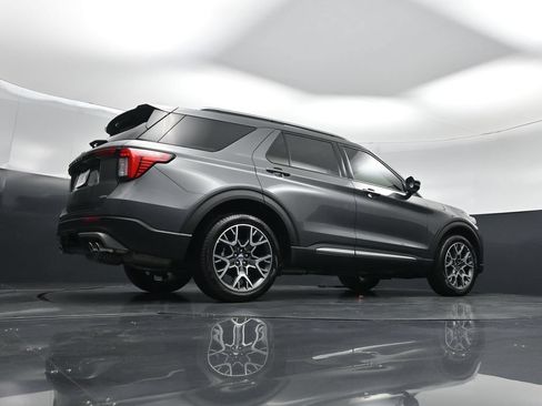 Used 2025 Ford Explorer Platinum w/ Ultimate Package AWD/4WD image 48