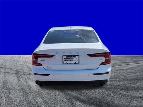 Used 2019 Volvo S60 T5 Momentum w/ Premium Package FWD image 5