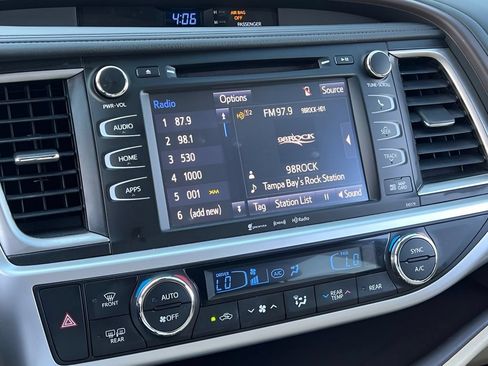 Certified 2017 Toyota Highlander XLE FWD image 23