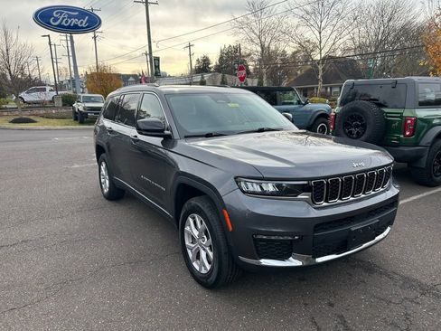 Used 2022 Jeep Grand Cherokee L Limited image 3