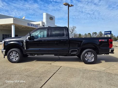 New 2026 Ford F250 Lariat w/ FX4 Off-Road Package image 2