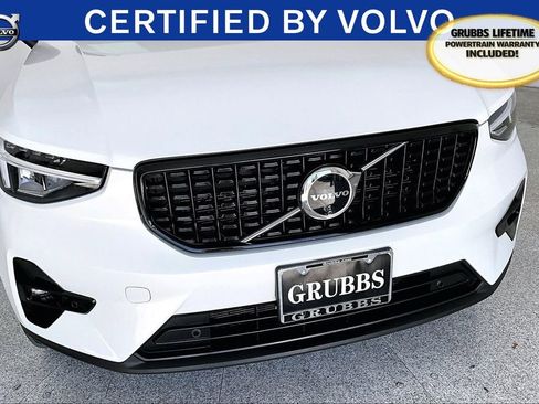 Certified 2025 Volvo XC40 B5 Plus image 38
