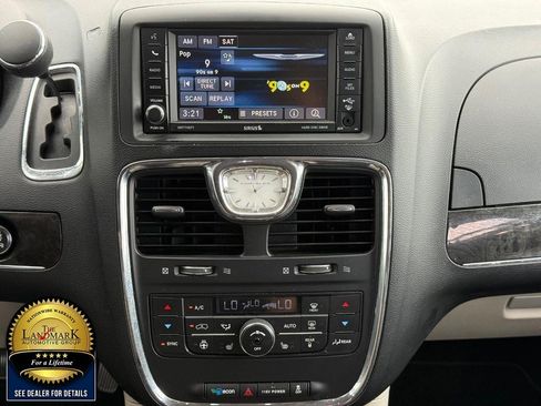 Used 2015 Chrysler Town & Country Touring-L w/ Driver Convenience Group FWD image 20