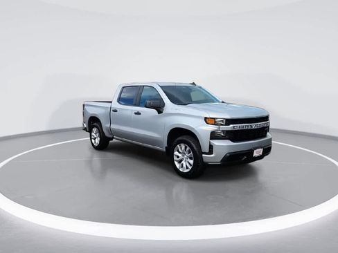 Used 2020 Chevrolet Silverado 1500 Custom w/ Custom Value Package AWD/4WD image 2