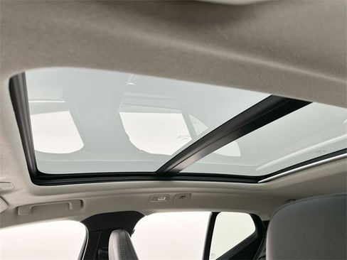 Certified 2025 Volvo XC40 B5 Plus image 22