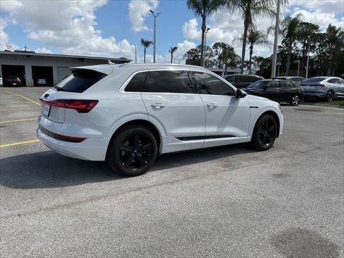 Used 2019 Audi e-tron Premium Plus image 18