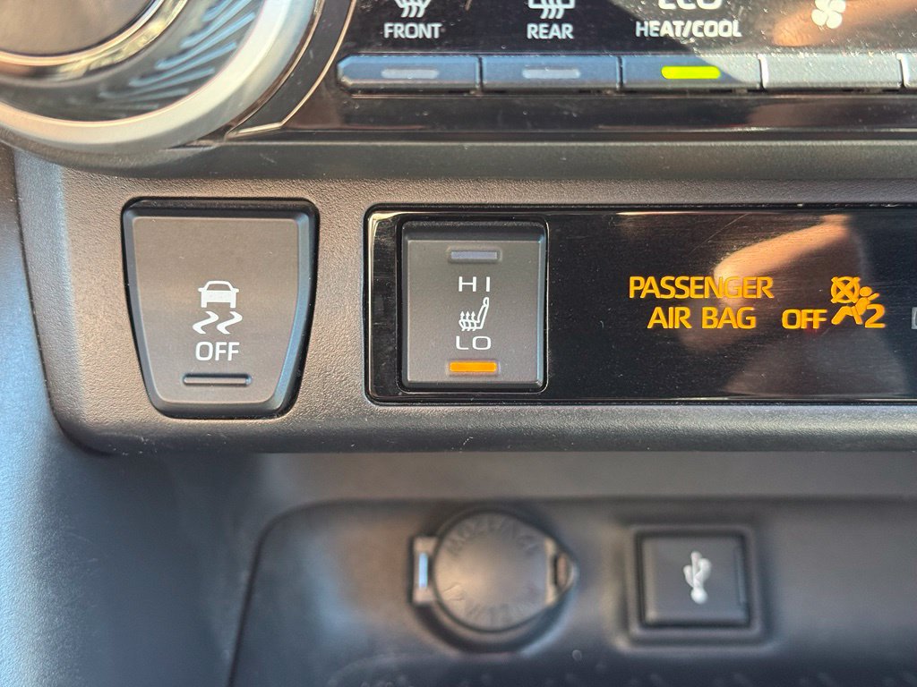 Used 2021 Toyota RAV4 XLE Premium AWD/4WD image 35