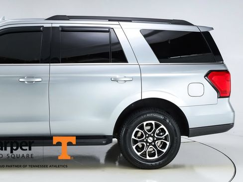 Used 2024 Ford Expedition XLT AWD/4WD image 4