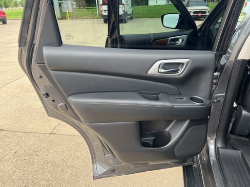 Used 2017 Nissan Pathfinder Platinum w/ Family Entertainment Package AWD/4WD image 25