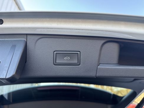 Used 2025 Volkswagen Atlas SE image 13