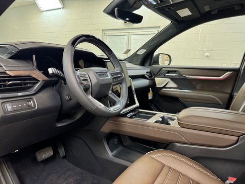New 2026 GMC Acadia Denali Ultimate w/ LPO, Floor Liner Package AWD/4WD image 14