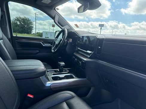 Used 2025 Chevrolet Silverado 1500 LT Trail Boss w/ LT Trail Boss Premium Package AWD/4WD image 16