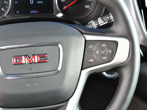 Used 2024 GMC Terrain SLT image 18