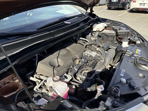 Used 2021 Toyota Sienna Limited image 17