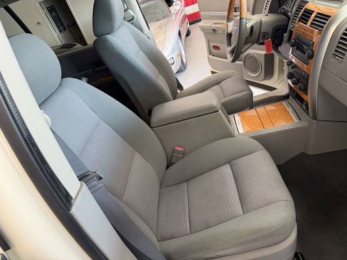 Used 2007 Chrysler Aspen Limited image 21