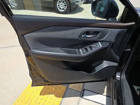 Used 2023 Nissan Rogue SV FWD image 11