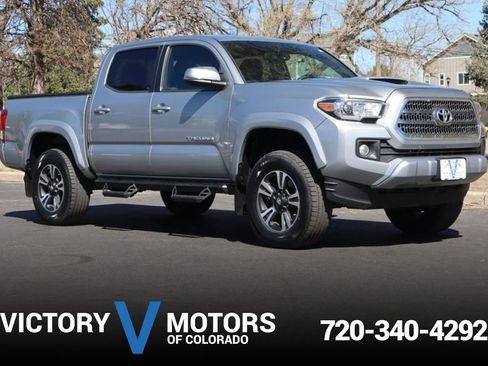 Used 2017 Toyota Tacoma TRD Sport image 1