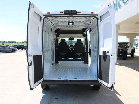 Used 2026 RAM ProMaster 2500 w/ Convenience Group FWD image 28