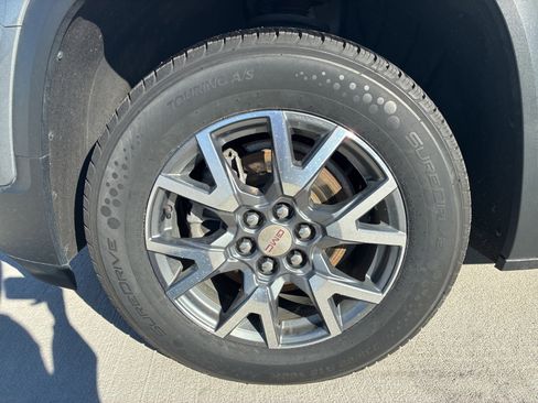 Used 2023 GMC Acadia SLT w/ LPO, Floor Liner Package image 12