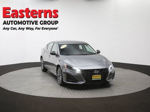 Used 2025 Nissan Altima 2.5 SV FWD image 50