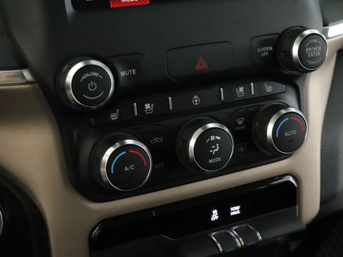 Used 2022 RAM 1500 Laramie AWD/4WD image 16