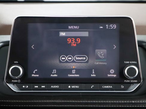 Used 2021 Nissan Rogue SV AWD/4WD image 19