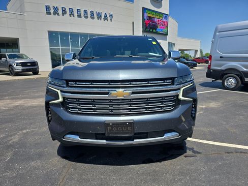 Used 2021 Chevrolet Suburban Premier w/ Premium Package AWD/4WD image 2