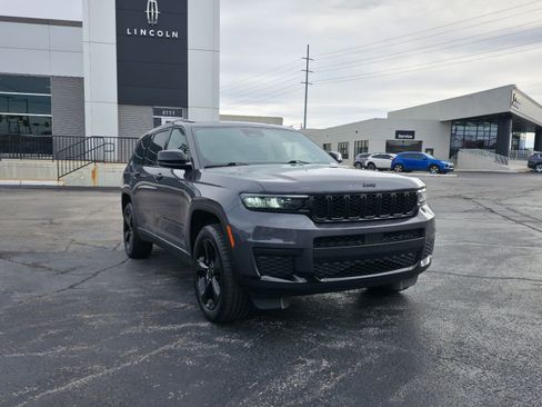 Used 2022 Jeep Grand Cherokee L Laredo image 9