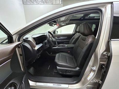 Certified 2025 Nissan Murano Platinum w/ Cargo Package AWD/4WD image 10