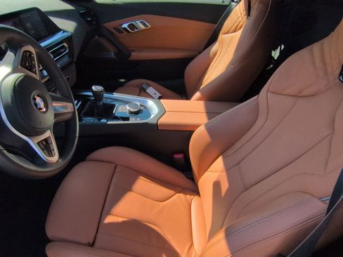 Used 2025 BMW Z4 M40i w/ Edition image 16