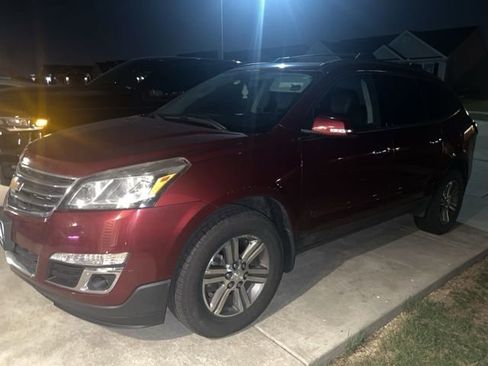 Used 2017 Chevrolet Traverse LT image 3